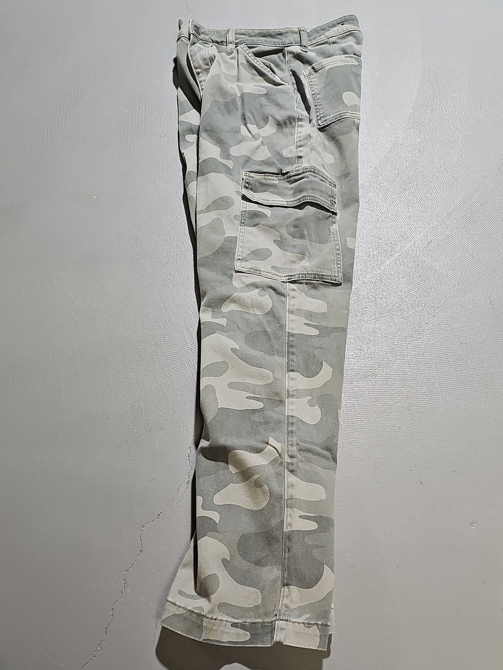 Hollister Jeans Ultra High Rise Dad Pant Utility Cargo In Camouflage Womens - Picture 1 of 10